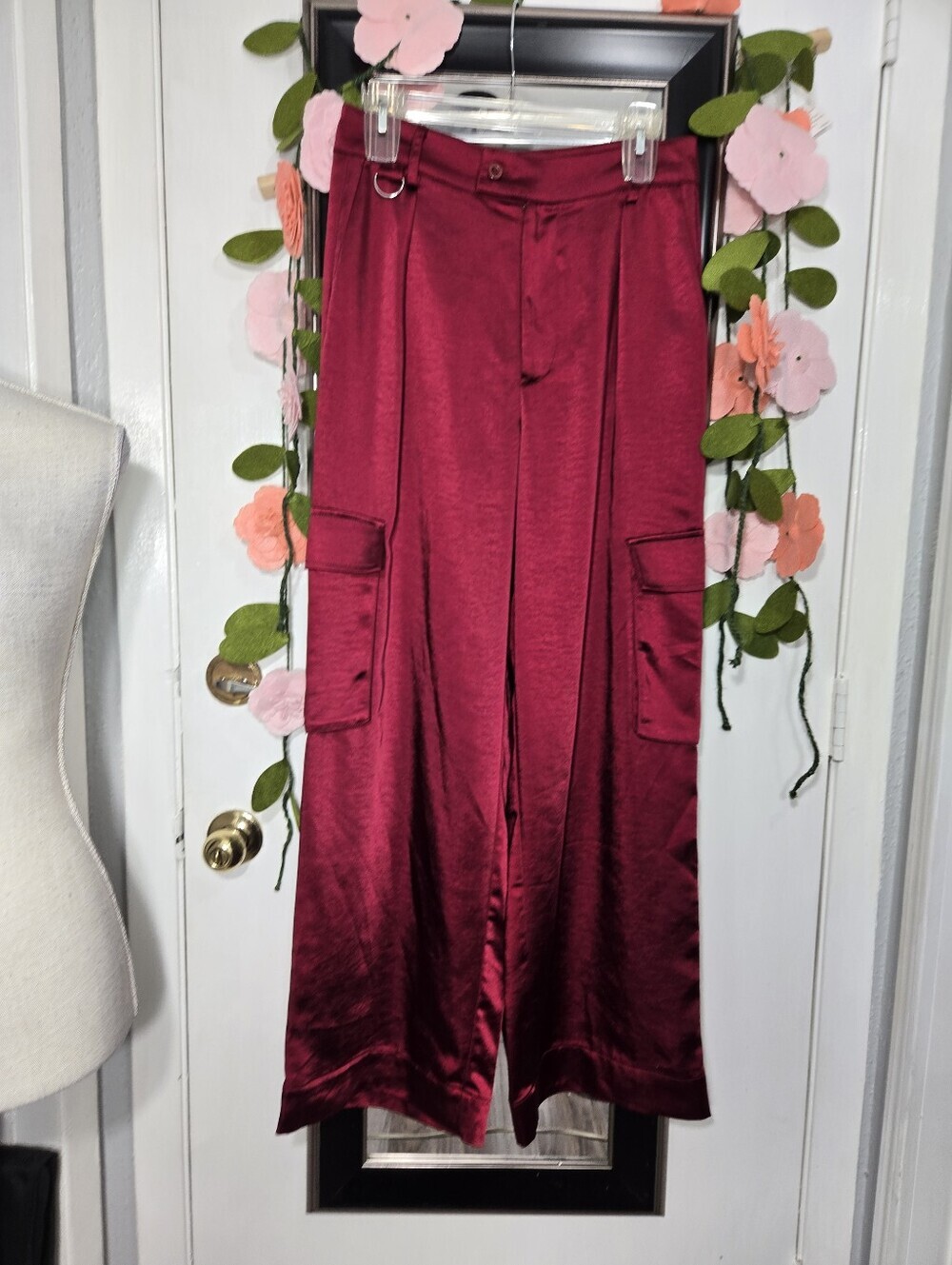 LNA Clothing lou silky cargo pant in lambrusco Like New Size Small - Picture 6 of 15